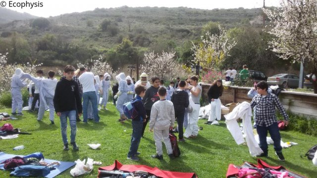 School beekeeping excursion